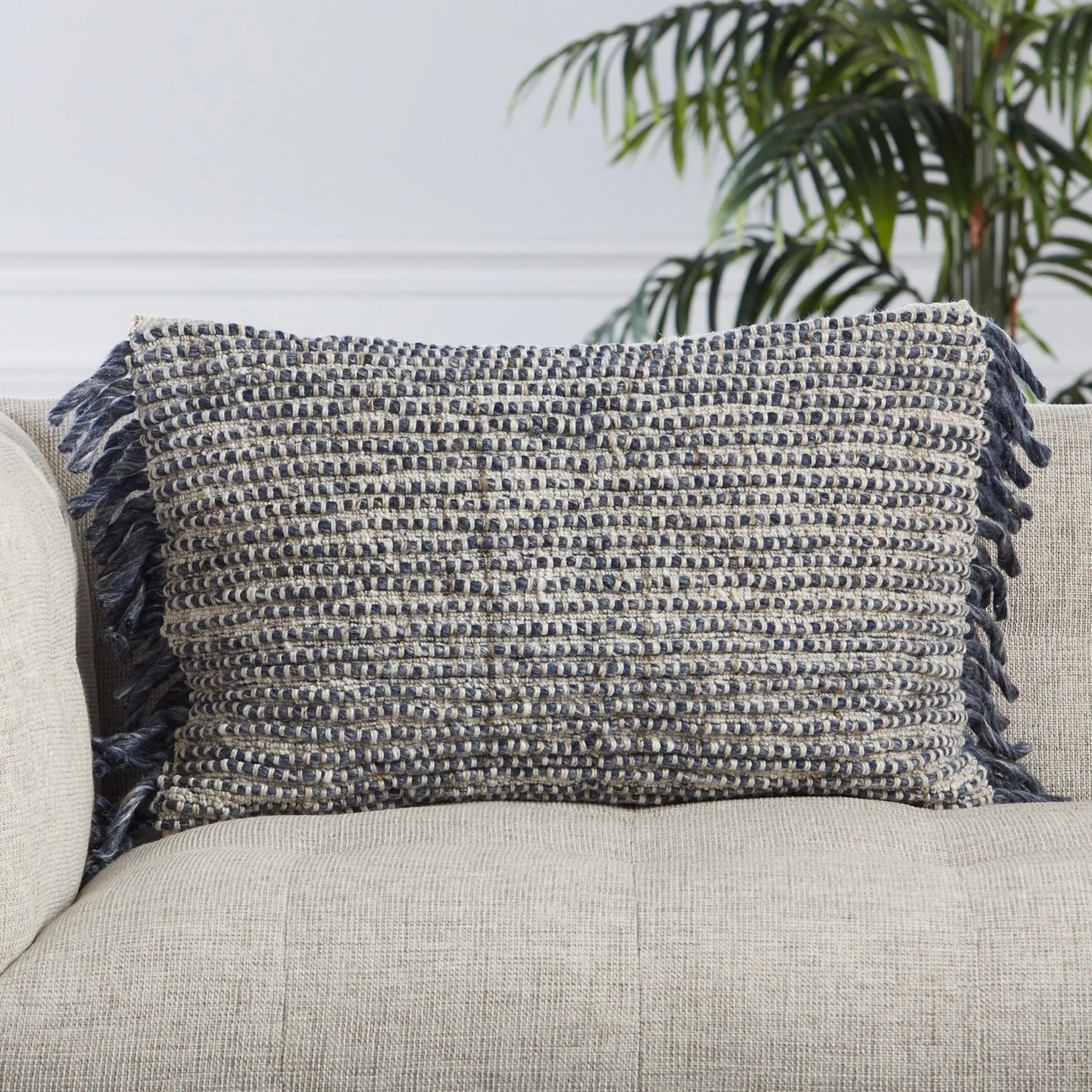 Angora Ago09 Honaz Navy/Ivory Pillow - Baconco