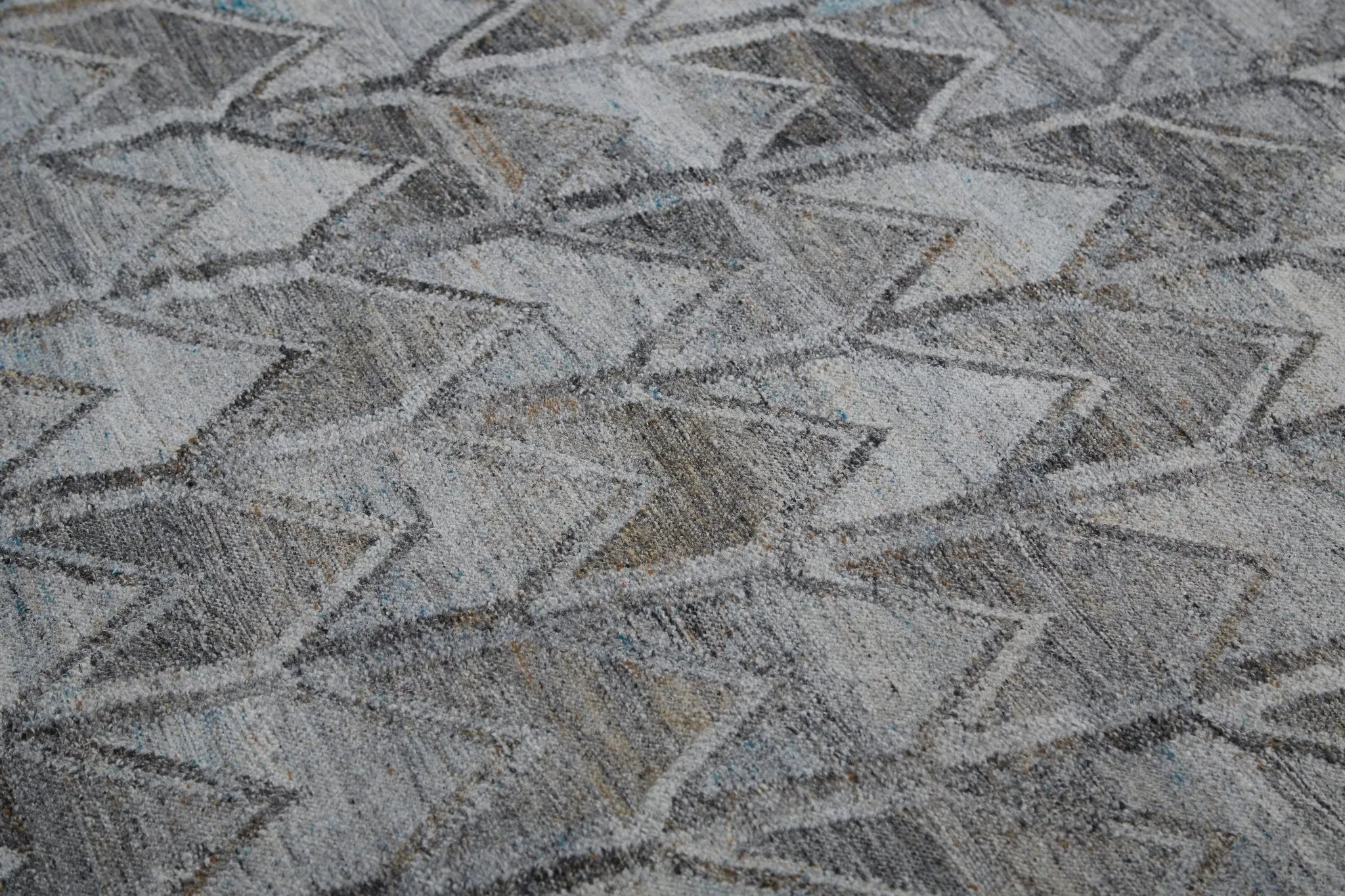 Beckett 8900813F Gray/Silver Rug - Baconco