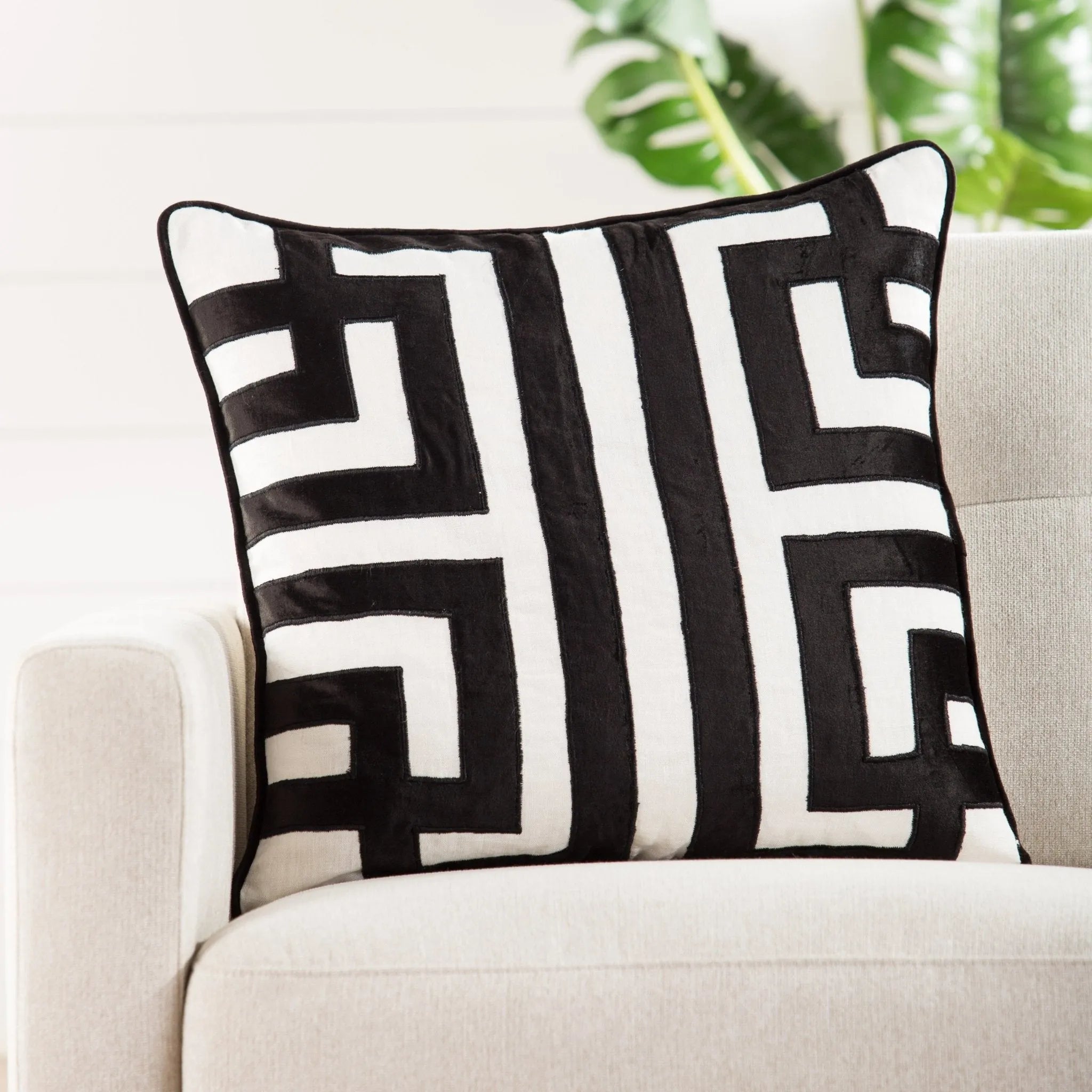 Cosmic By Nikki Chu Cnk08 Ordella White/Black Pillow - Baconco