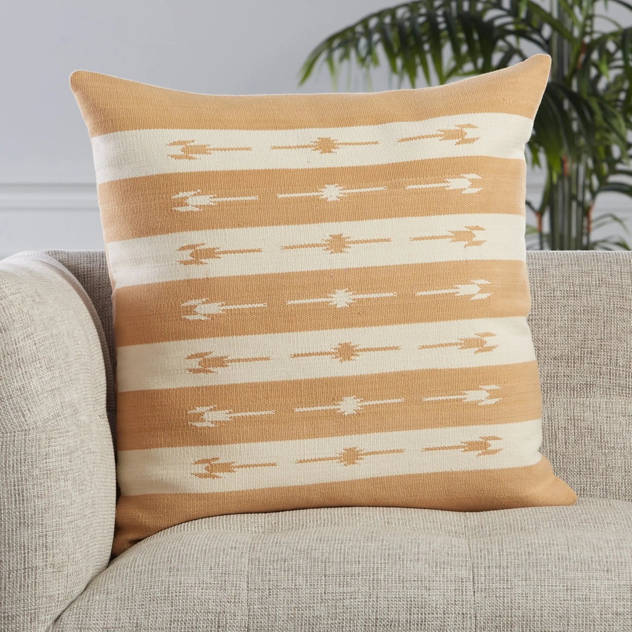 Emani Emn03 Vanda Light Tan/Cream Pillow - Baconco