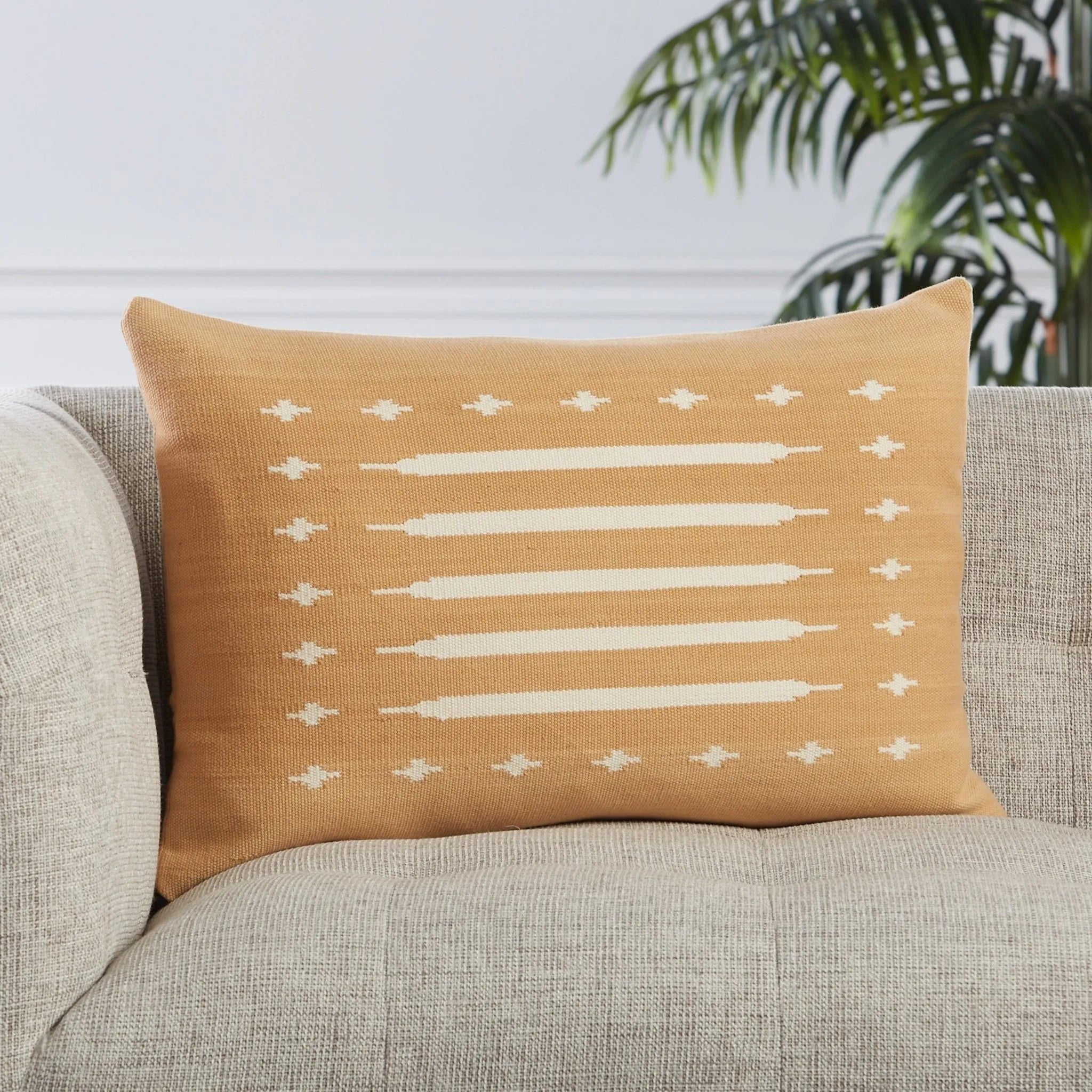 Emani Emn06 Ikenna Light Tan/Cream Pillow - Baconco