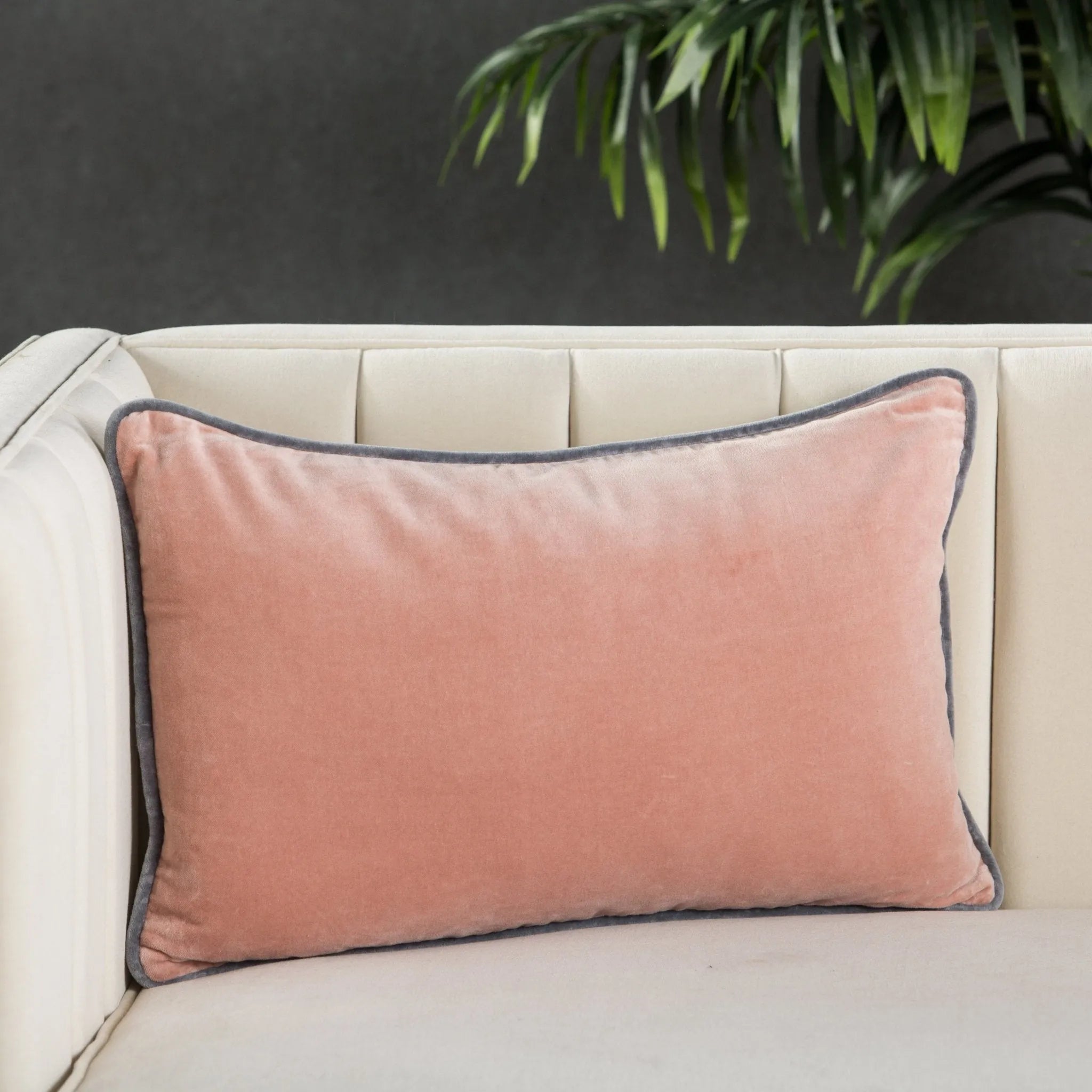 Emerson Ems09 Lyla Blush Cream Pillow - Baconco