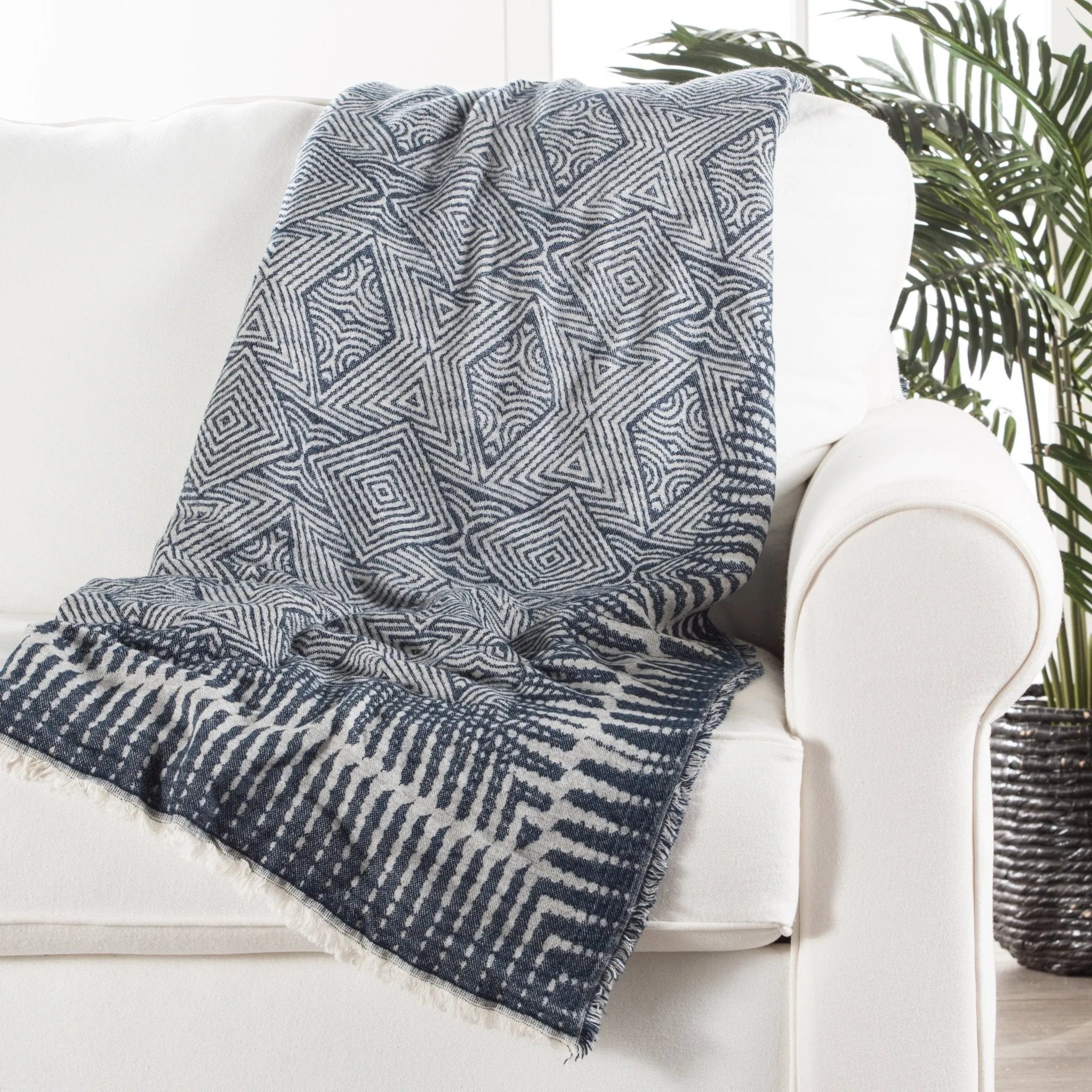 Hamlin HAM09 Lana Indigo/White Throw Blanket - Baconco