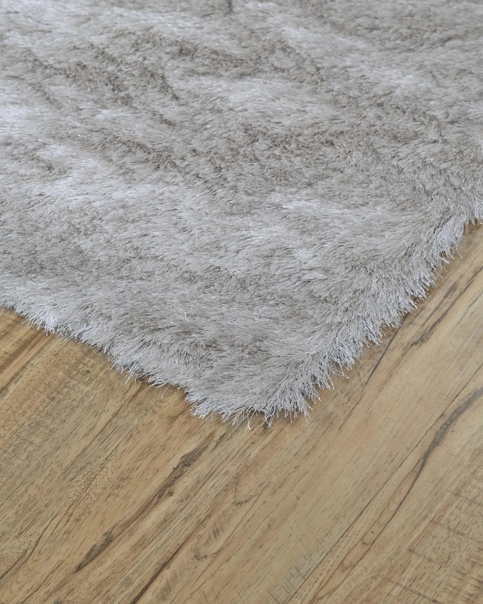 Indochine 4550F Silver/White Rug - Baconco