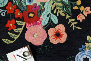 Les Fleurs by Rifle Paper Co LES-03 Black/Multi Rug - Baconco