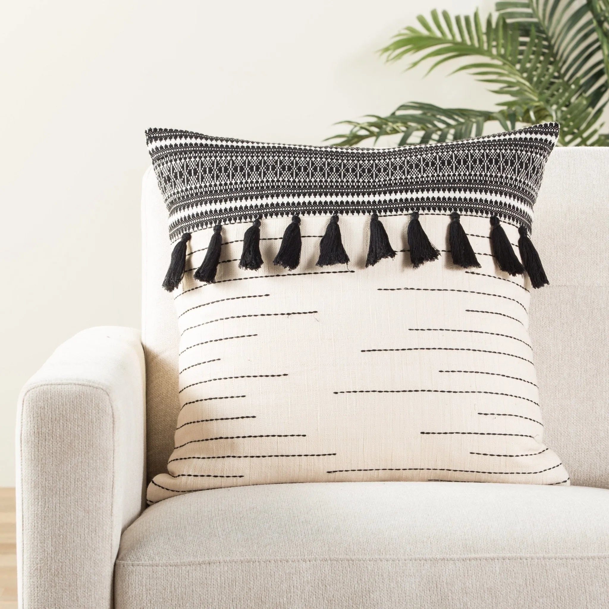 Mercado Mco04 Palace Black/Ivory Pillow - Baconco