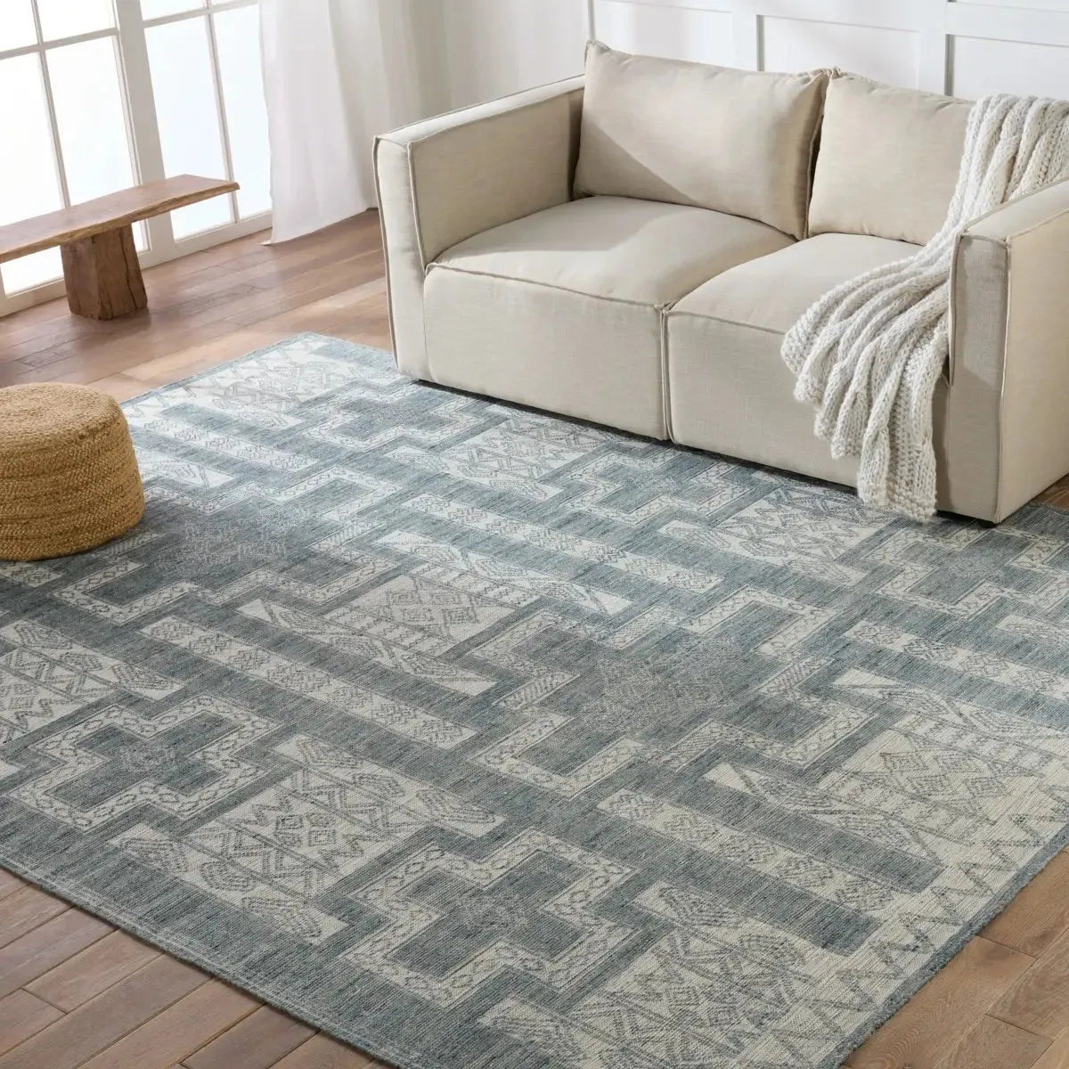 Monarch MNR02 Sky Blue/Ivory Rug - Baconco