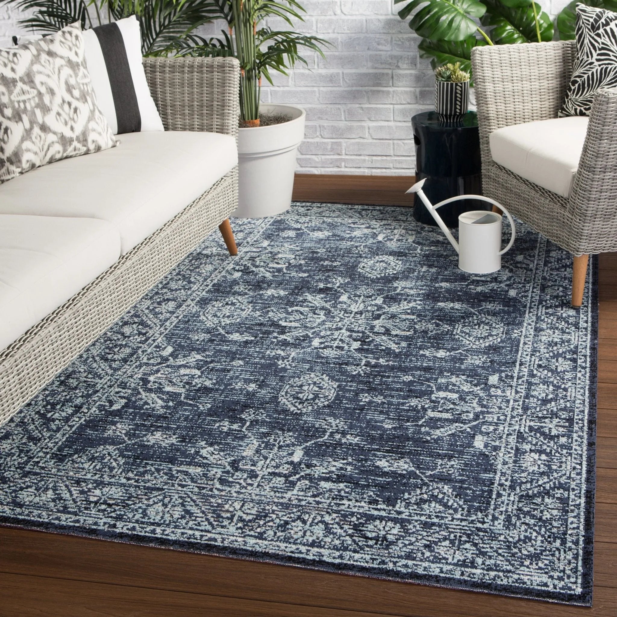 Polaris POL23 Fayer Blue/Black Rug - Baconco