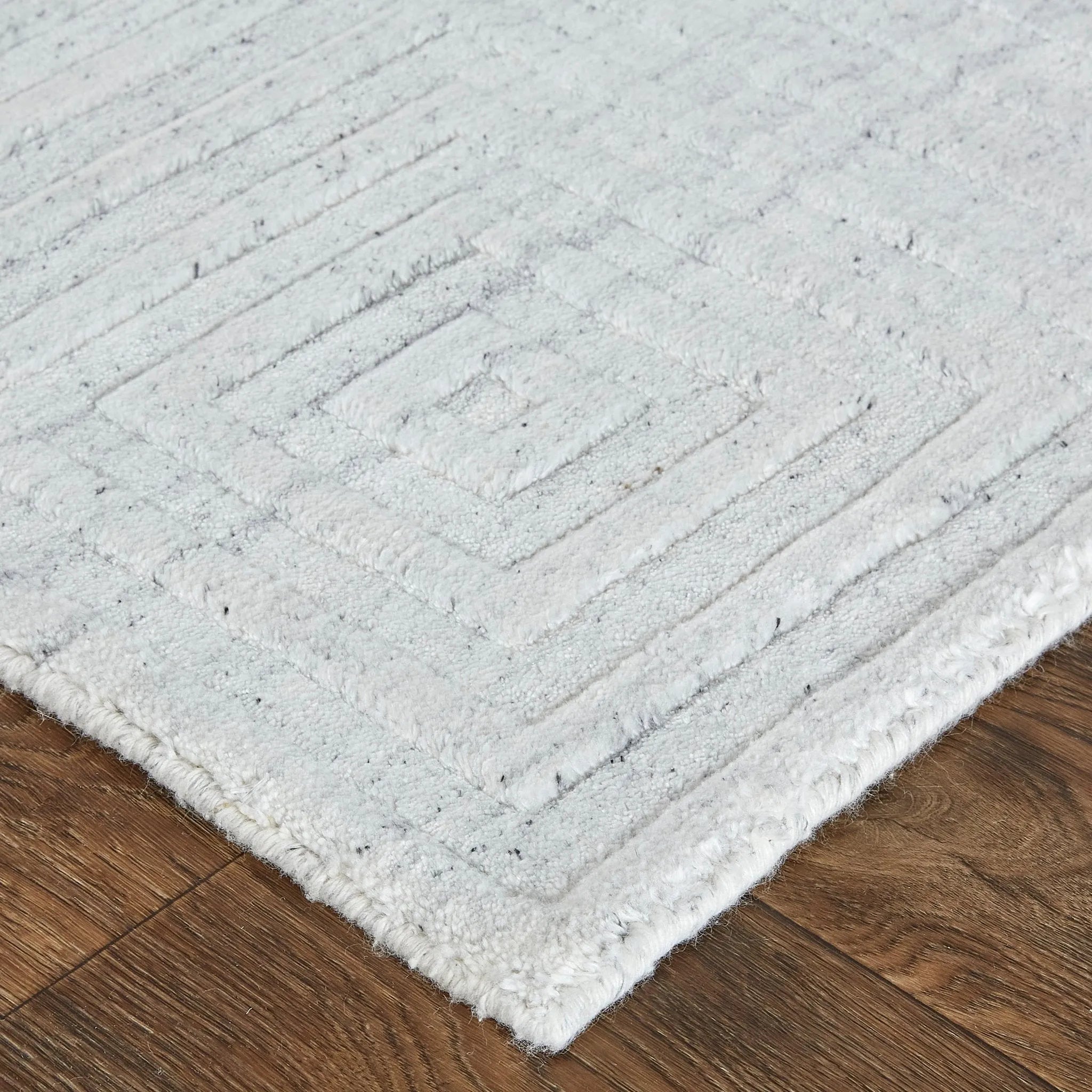 Redford RED8670F White/Silver Rug - Baconco