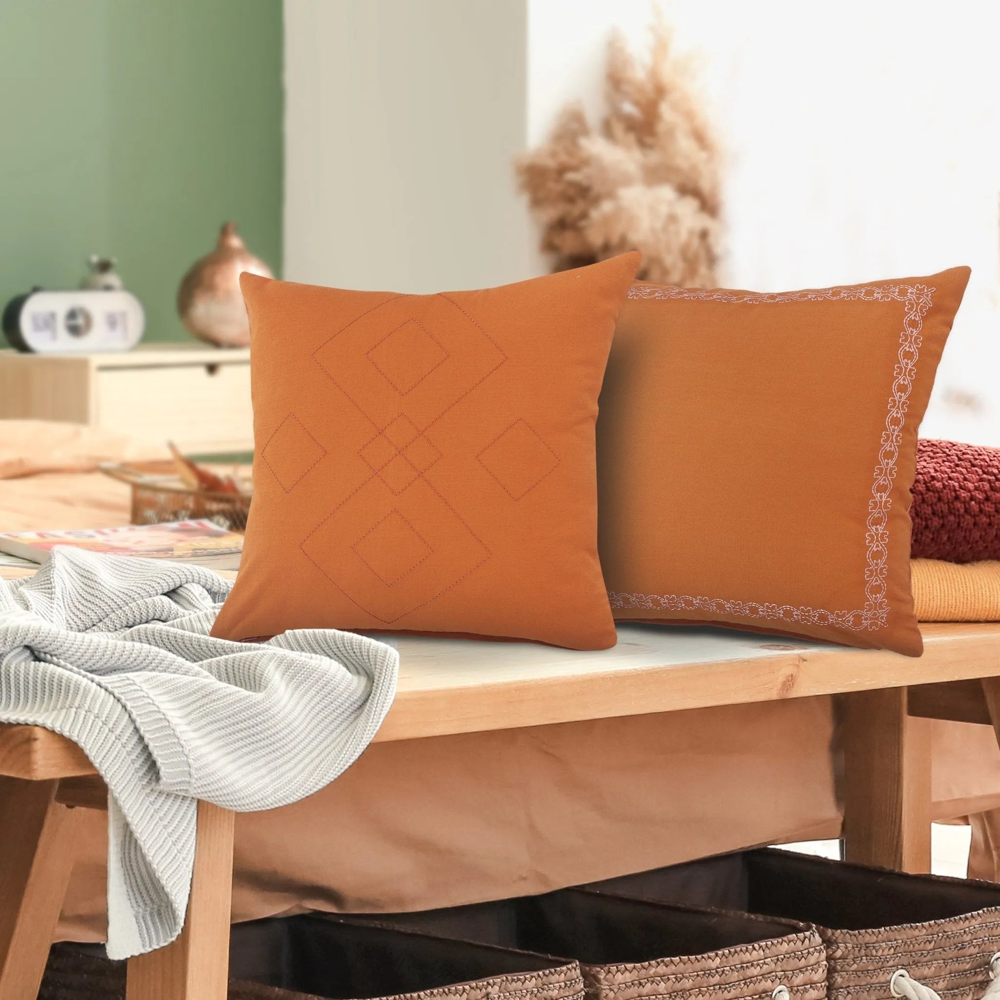 Sundaze Lr07668 Orange Pillow - Baconco