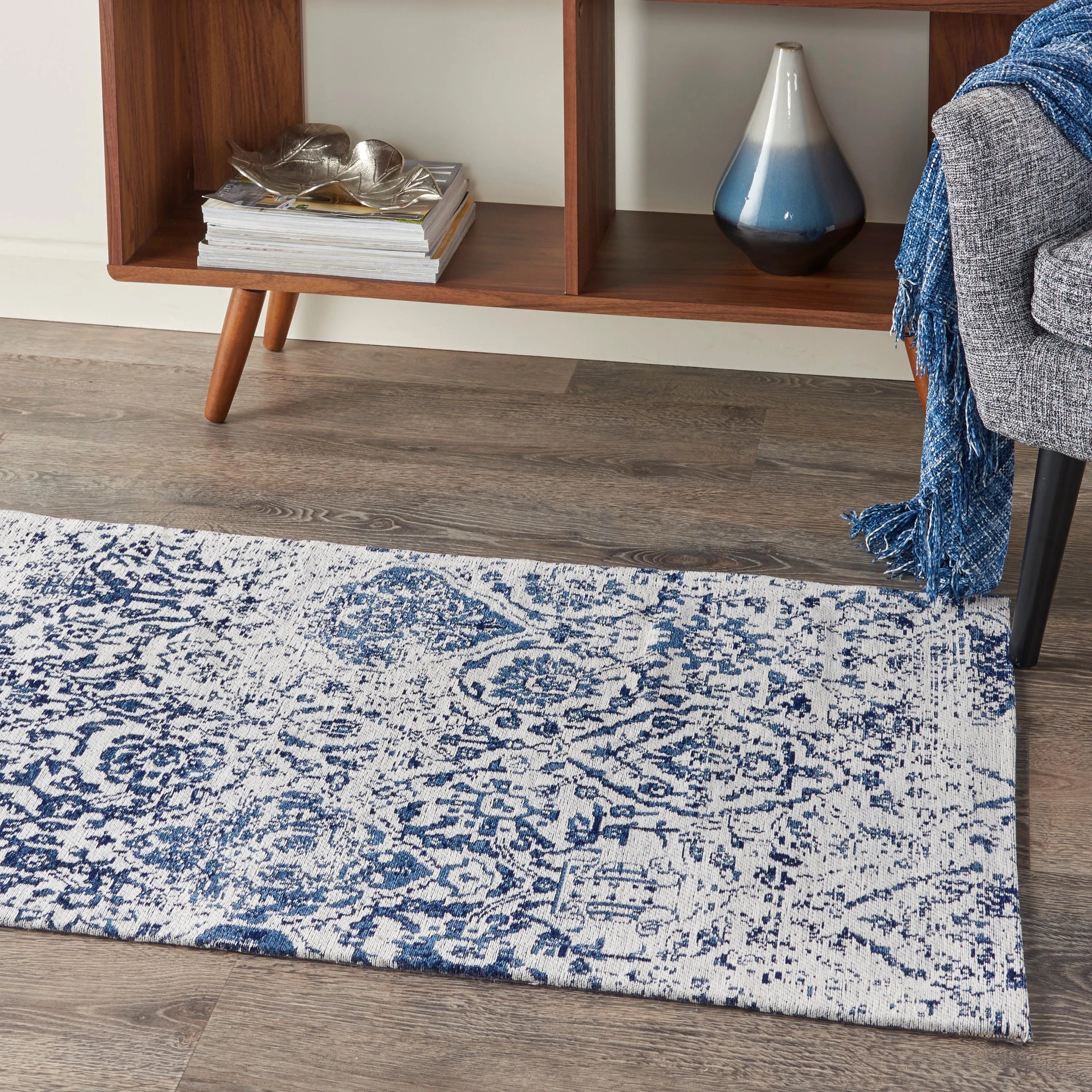 Damask DAS06 Ivory/Navy Rug - Baconco